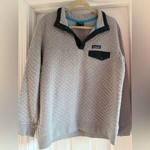 Patagonia Gray Quilted Pullover with Black and Teal Accents